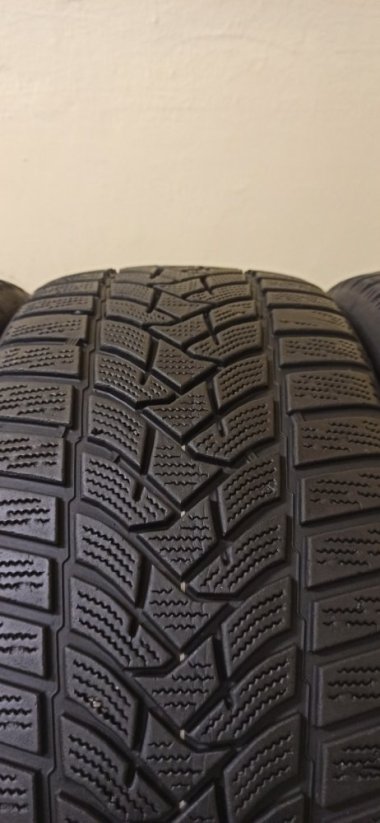Dunlop Winter sport 5 225/45 R18 95V 4 - 6 mm (Bazarové)