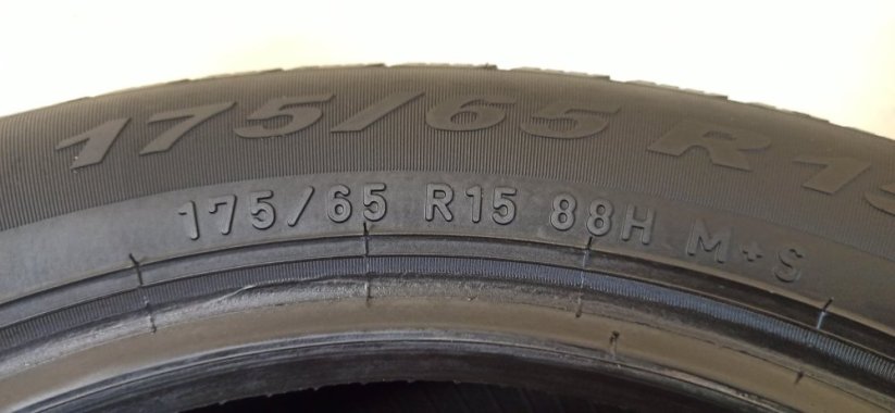 Pirelli 175/65 R15 88H 1x6,5mm; 3x5,5mm (Bazarové)