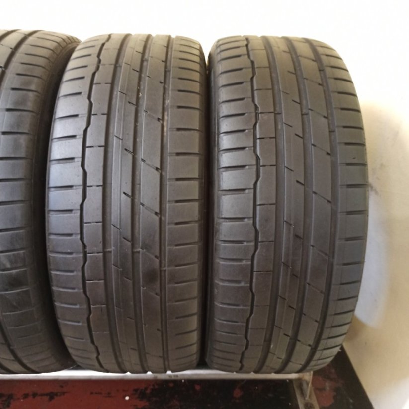 Hankook Ventus S1 evo 3 225/45 R19 96Y 4,5 - 5 mm (Bazarové)
