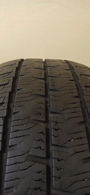 Continental 4Season 235/65 R16C 115/113R 6mm (Použité)