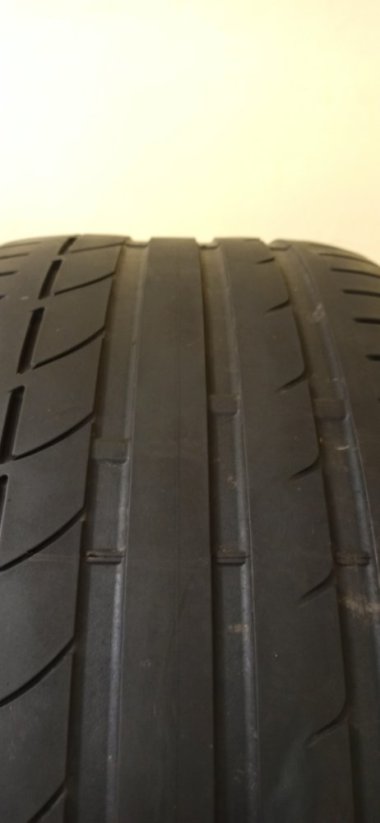 Bridgestone Potenza 275/40 R19 101Y 3 - 4 mm (Bazarové)