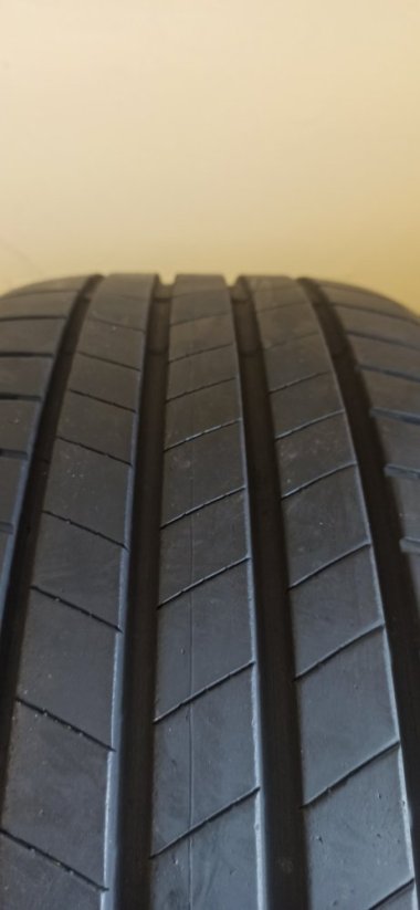 Bridgestone Turanza T005 225/40 R19 93Y 5,5 - 5 mm (Bazarové)