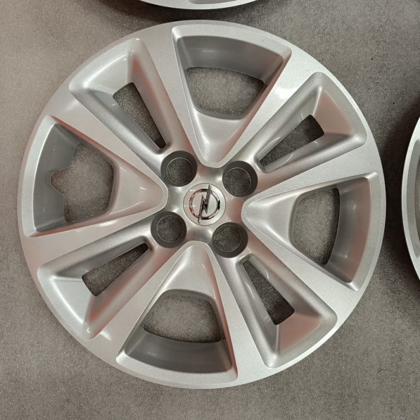 Poklice Opel Corsa 15" TOP STAV (použité)