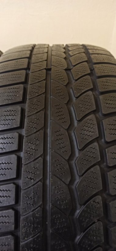 Continental 4x4 Winter Contact 255/55 R18 4,5 mm (Bazarové)