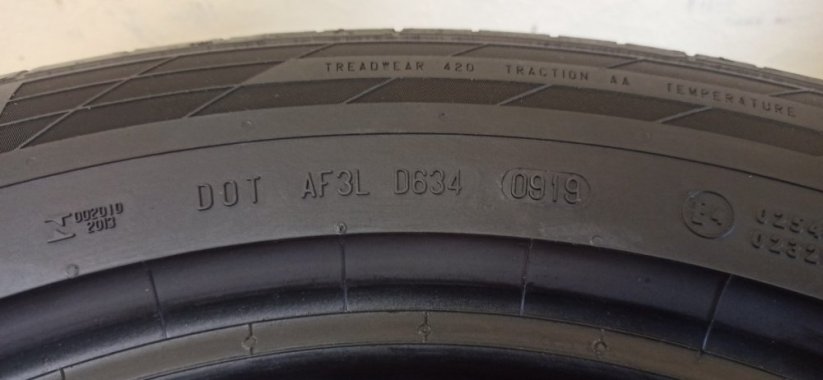 Continental 235/55 R18 100V 3-4mm (Bazarové)