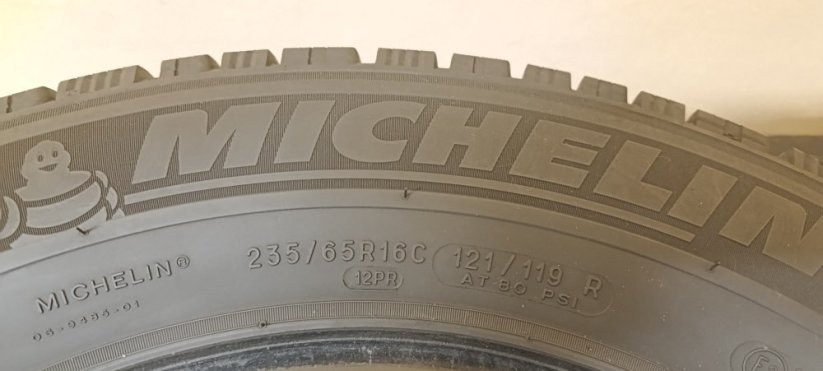Michelin Agilis Alpin 235/65 R16C 121/119R 6 mm (Použité)
