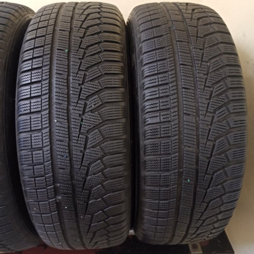 Hankook Winter icept SUV 245/65 R17 111H 5,5-6mm (Bazarové)