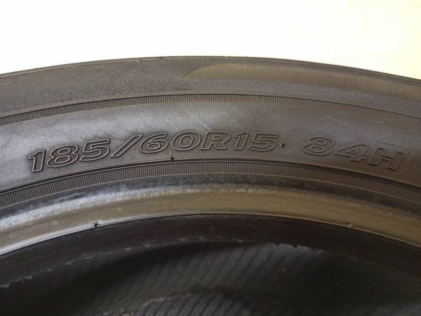 Hankook 185/60 R15 84H 4,5-5,5mm (Bazarové)