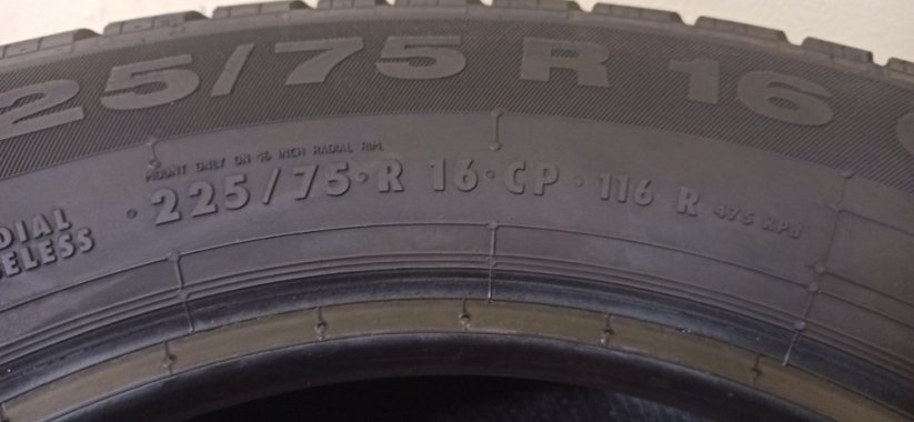 Continental 225/75 R16CP 116R 2x 8mm a 2x 6,5mm (Použité)