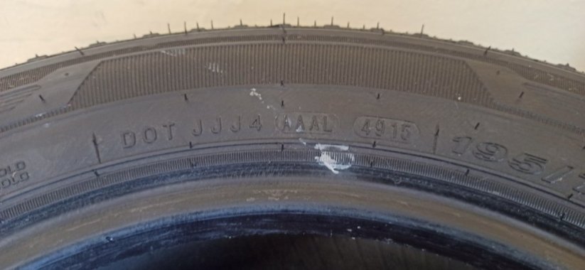Nexen Roadian CT 8 195/70/ R15C 104/102T 8 mm (Bazarové)