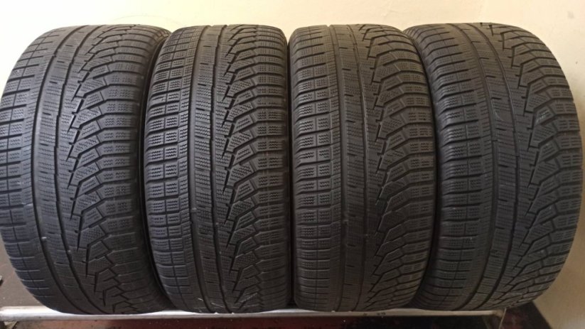 Hankook Winter icept evo2 245/40 R18 97V 3,5-4,5mm (Bazarové)