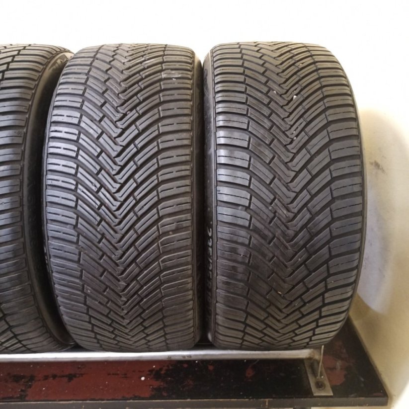 Continental AllSeason Contact 235/35R19 91Y 5-6mm (Bazarové)