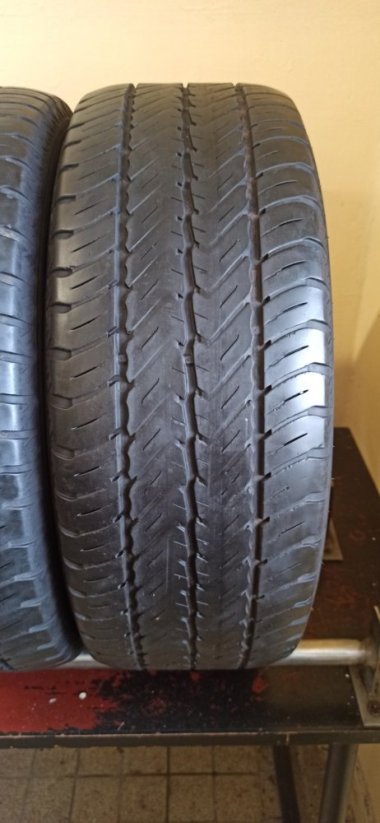 Dunlop 225/55 R17C 109/107H 4,5-5mm (Bazarové)