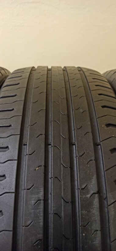 Continental Conti Eco 215/60 R17 96H 4 - 5 mm (Použité)