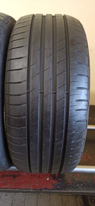 Goodyear Efficient Grip 225/55 R16 95W 3,5-4,5mm (Použité)