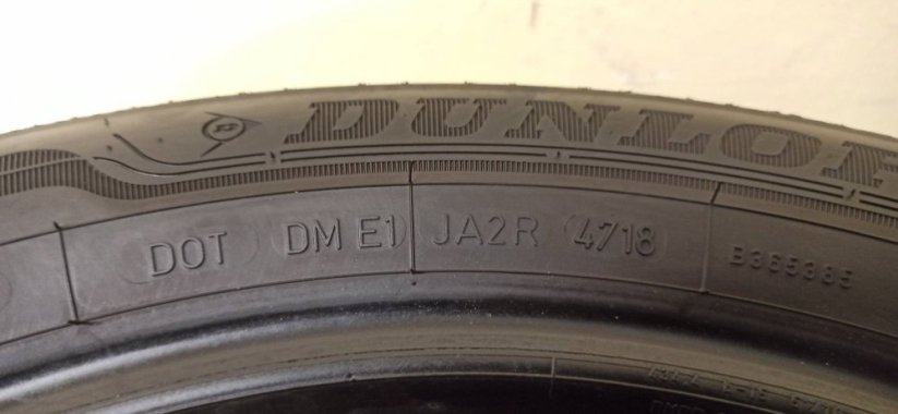 Dunlop 205/55 R17 95Y 2x5,5mm; 2x3,5-4,5mm (Bazarové)