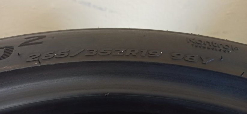 Hankook 265/35 R19 98Y 5mm (Bazarové)