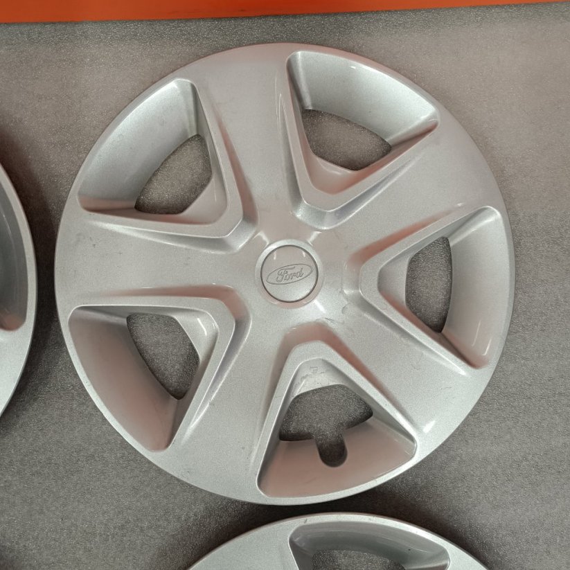 Poklice Ford Fiesta 16" (bazárove)