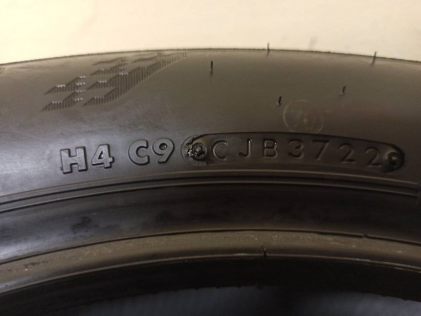 Bridgestone 215/55 R18 95H 6,5-7mm (Bazarové)