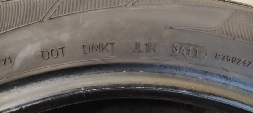 Zimní pneu DUNLOP 215/60/17 5mm (22122905) (Bazarové)
