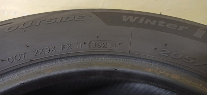 Hankook Winter icept evo 2 205/60 R16 4,5 - 5 mm (Bazarové)