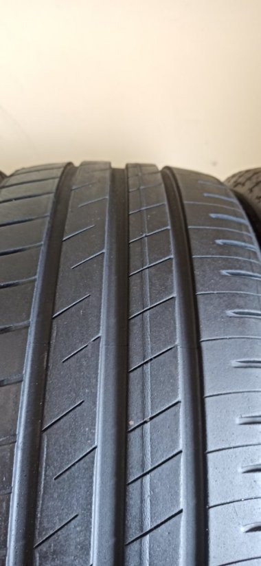 Goodyear 195/40 R17 81V 2x6,5mm 2x5mm (Použité)