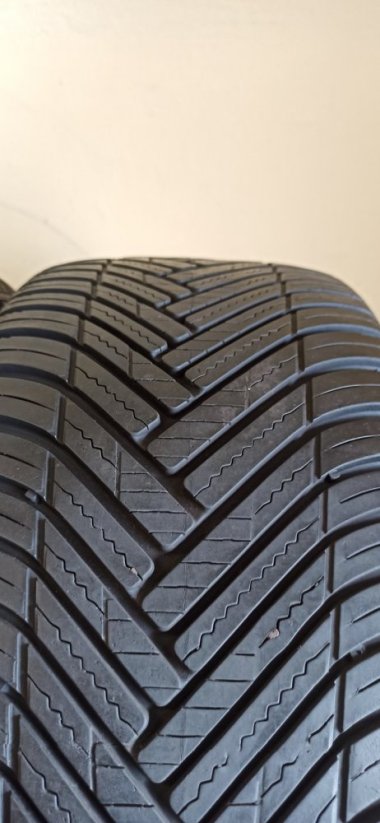 Hankook 225/45 R17 94W 5,5-6,5mm (Bazarové)