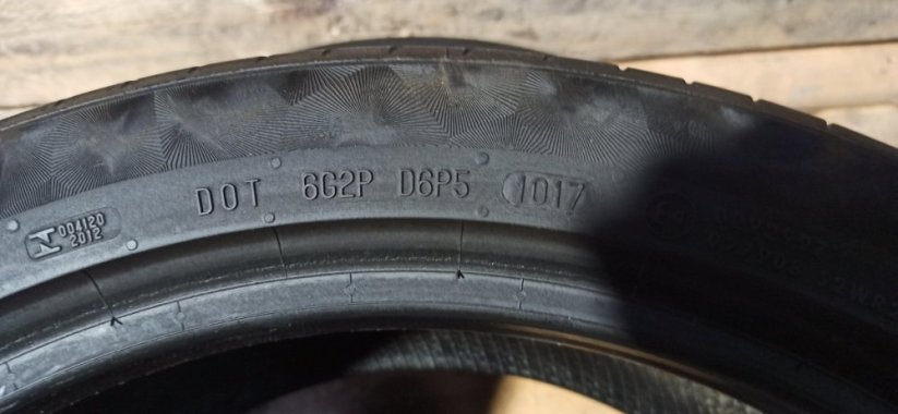 Continental 245/40 R18 97Y 3-4mm (Bazarové)