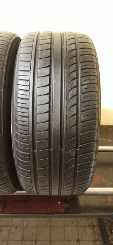 Austone 235/40 R19 96Y 5-6mm (Bazarové)