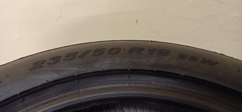 Pirelli 235/50 R19 99W 7-8mm