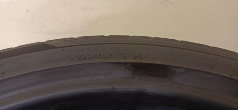 Hankook Ventus S1 evo 3 225/45 R19 96Y 4,5 - 5 mm (Bazarové)