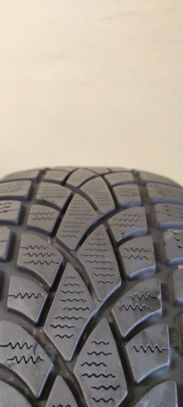 Zimní pneu DUNLOP 215/60/17 5mm (22122905) (Bazarové)