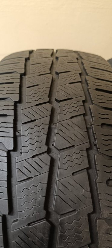 Michelin Agilis Alpin 235/65 R16C 121/119R 6 mm (Použité)