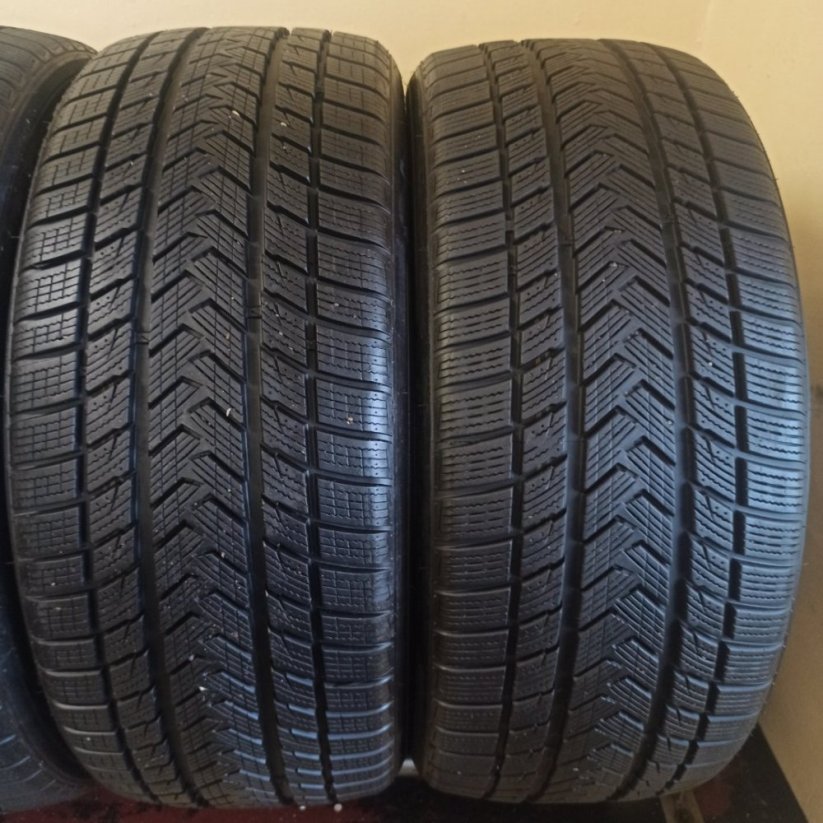 Gripmax Status Pro Winter 255/40 R21 102V 7 mm (Bazarové)