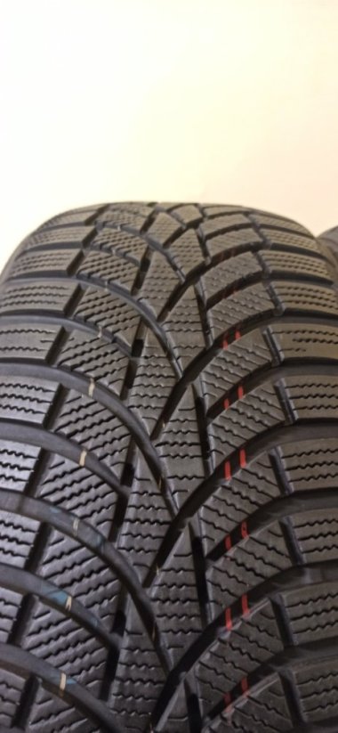 Toyo Observe S944 215/40 R18 89V 7 mm (Použité)