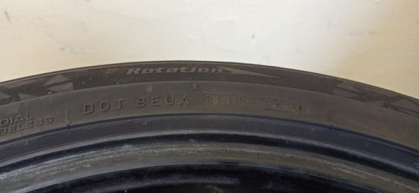Nexen 235/45 R19 99V 6mm (Bazarové)