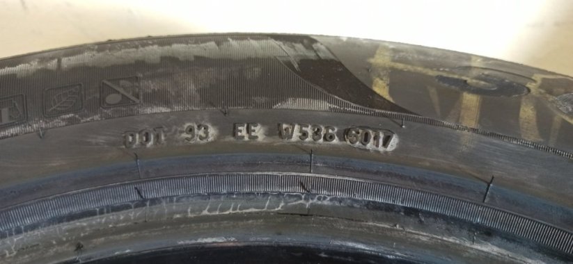 Pirelli 215/65 R17 99H 6-6,5mm (Bazarové)
