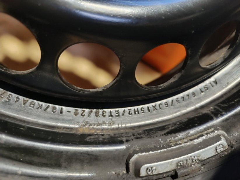 Zimní sada Opel Corsa 4x100 , ET39 , 185/60 R15