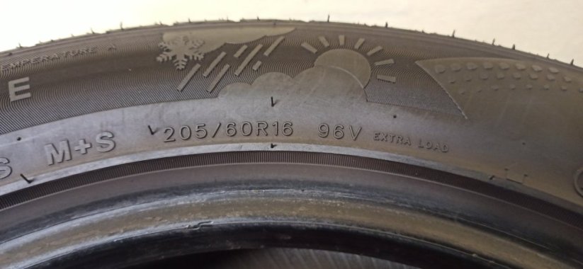 Blacklion 205/60 R16 96H 2x6,5-7,5mm 2x5,5mm (Použité)