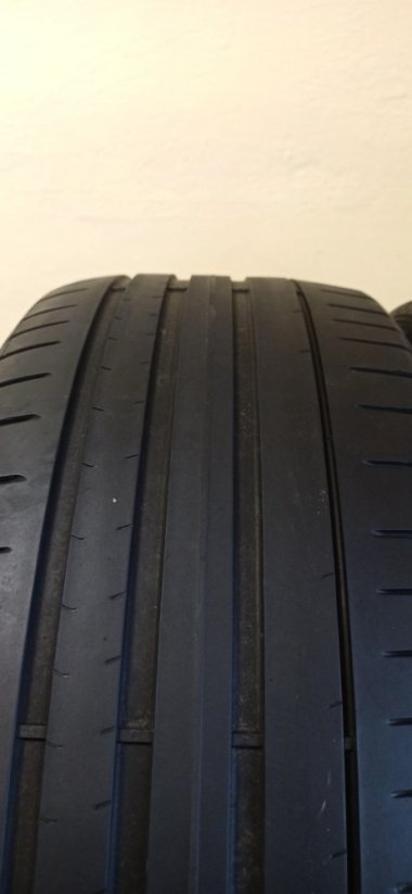 Pirelli P Zero 255/40 R21 102Y 3,5-4mm (Použité)
