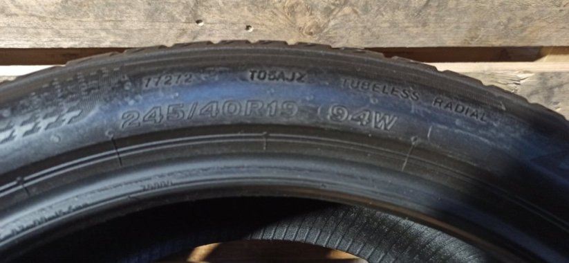 Bridgestone 245/40 R19 94W 5mm (Bazarové)