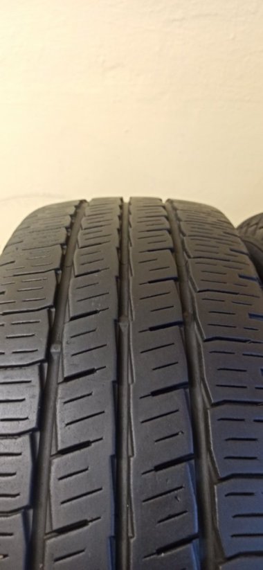 Pirelli 225/70 R15C 112/110S 5,5 - 6,5 mm (Použité)