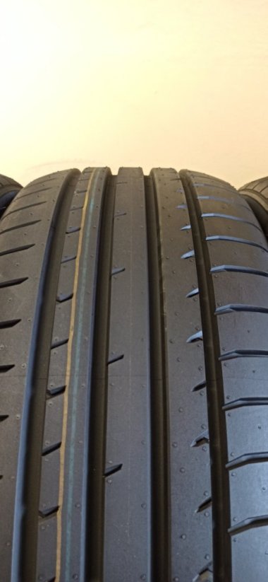 Toyo 215/45 R18 8mm DEMO (Bazarové)