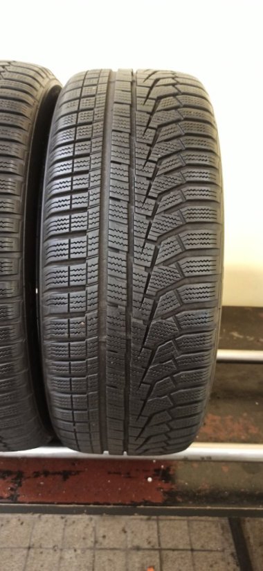 Hankook Winter icept evo 2 215/55 R17 98V 5,5 mm (Bazarové)