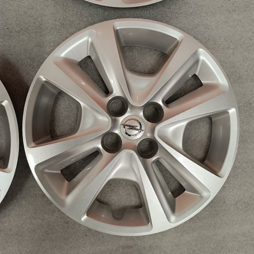 Poklice Opel Corsa 15" TOP STAV (použité)
