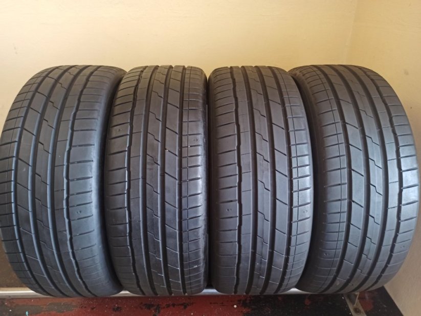 Hankook Ventus S1 evo 3 225/45 R19 96W 5,5-6,5 mm (Bazarové)