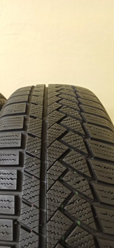 Continental Winter Contact 215/65 R17 6,5 - 7,5 mm (Použité)