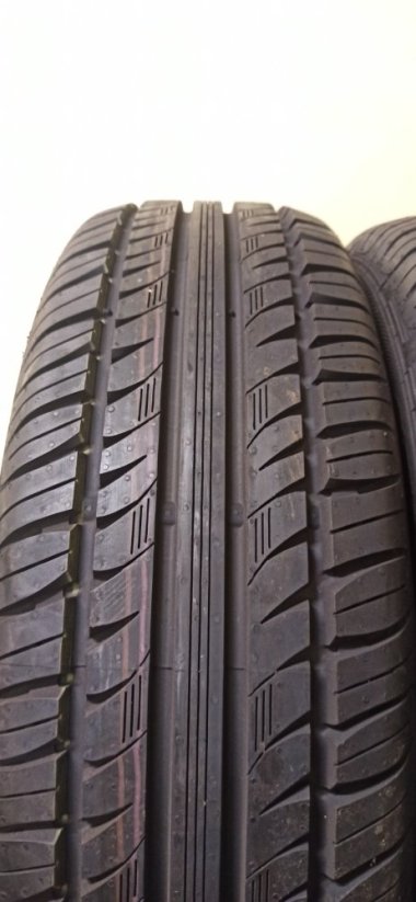 Semperit 215/65 R17 99H 8,5mm NOVÉ letní