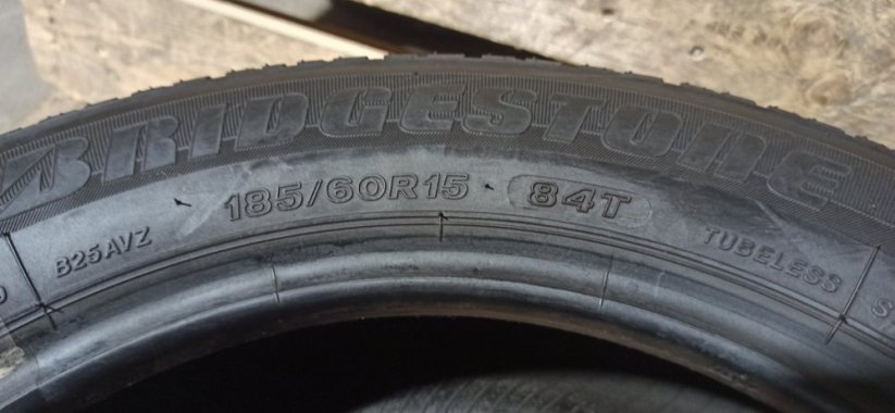 Bridgestone 185/60 R15 84T 3-4mm (Bazarové)