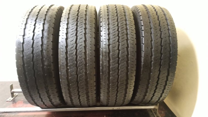 Continental 225/75 R16CP 116R 2x 8mm a 2x 6,5mm (Použité)